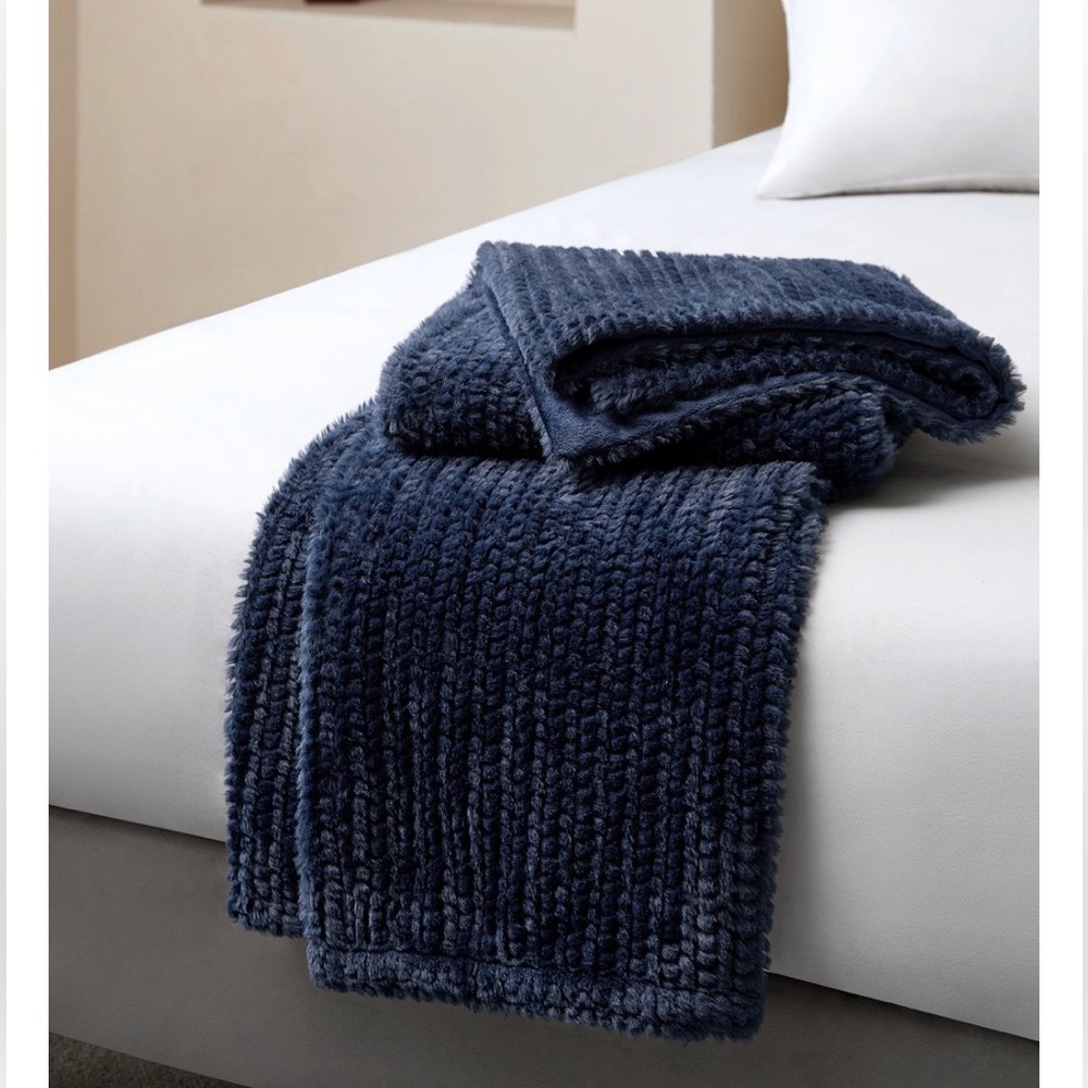 NWT Royal Luxe Cozy Fur to Faux Mink Navy Throw, 50 x 60” - Picture 2 of 5